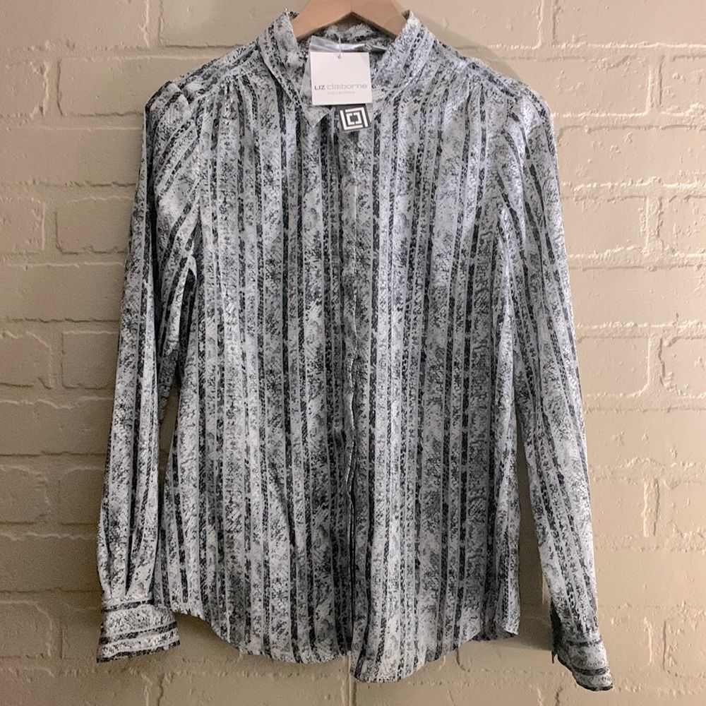 Vintage Liz Claiborne Button Down Top. Size medium